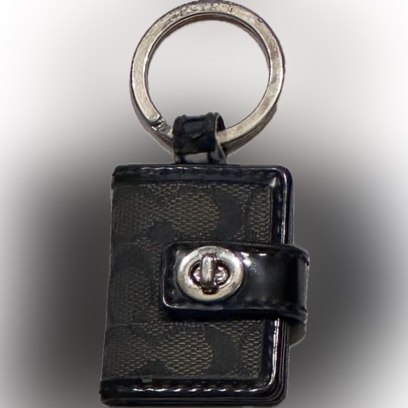 Coach Authentic Preowned. Black Signature Jacquard & Black Leather Satchel Bag. - Picture 3 of 15